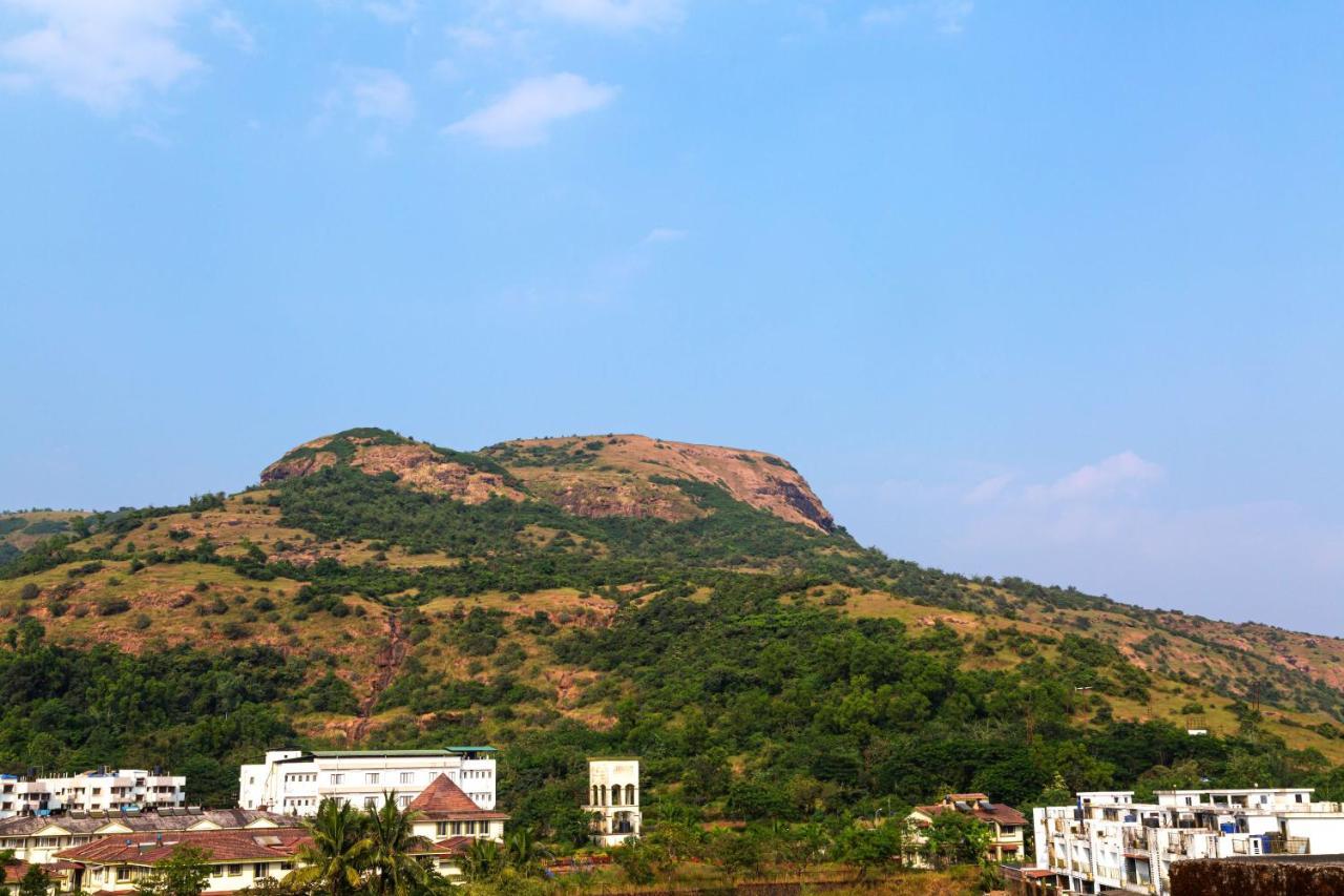 Saffronstays Urja, Lonavala - Private Villa With 2 Pools, Spa Room, Private Elevator & Waterfall Exterior photo