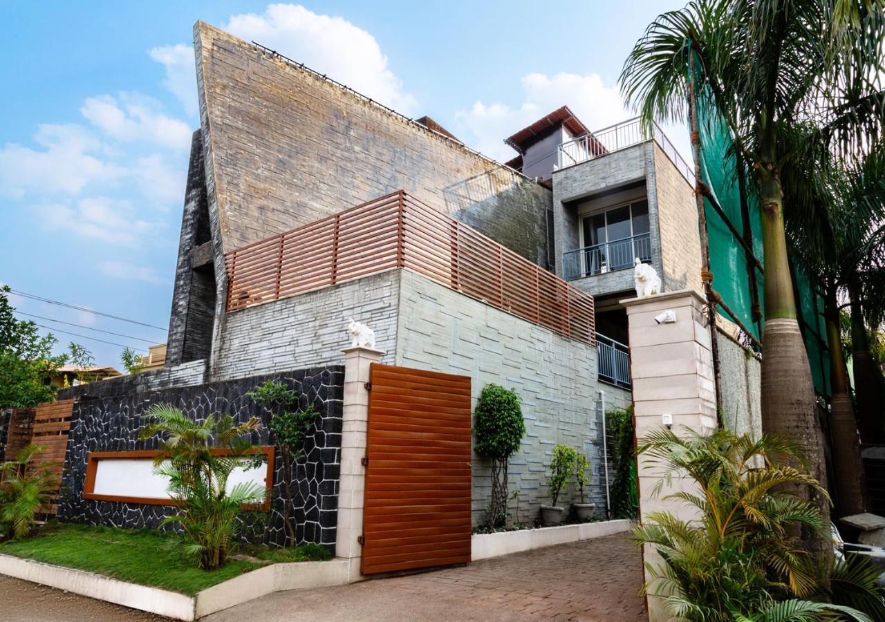 Saffronstays Urja, Lonavala - Private Villa With 2 Pools, Spa Room, Private Elevator & Waterfall Exterior photo